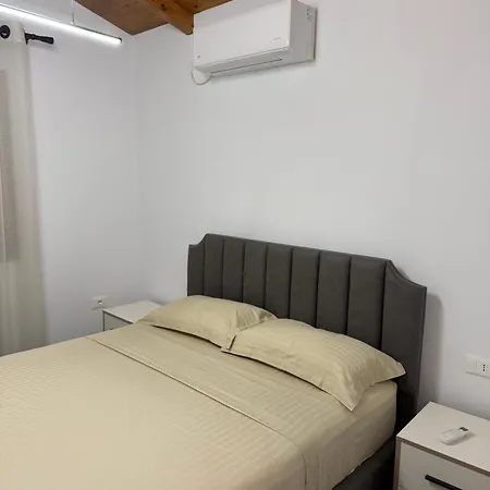 1 Apartment *